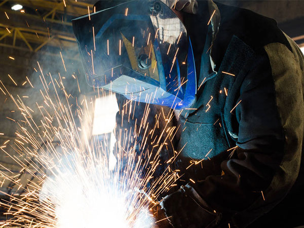 ����C����