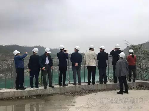 �V����dʯ�������T̩ʢʯ���Gɫ�Vɽ���Oӭ������ɽ�ಿ�T����