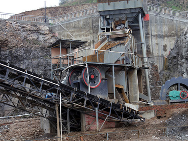 �����r����C